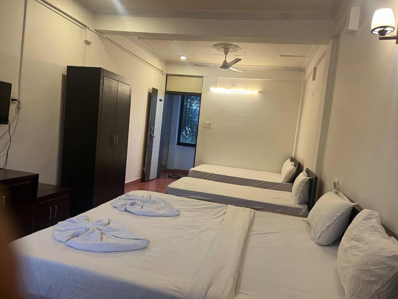 Hotel Pleasure Inn Near Turtle Beach Morjim Manage By Ld Group Of Hospitality ภายนอก รูปภาพ