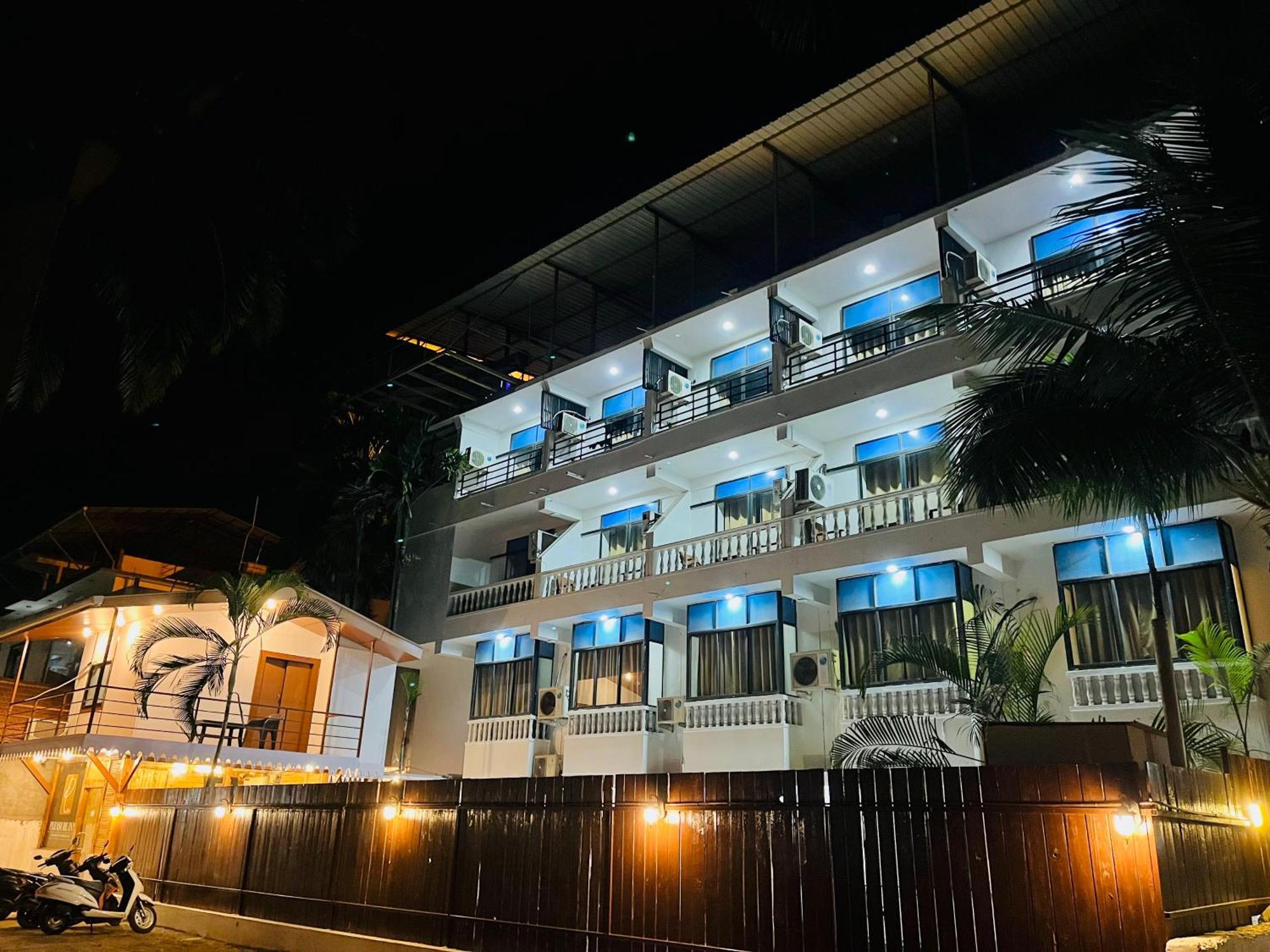 Hotel Pleasure Inn Near Turtle Beach Morjim Manage By Ld Group Of Hospitality ภายนอก รูปภาพ