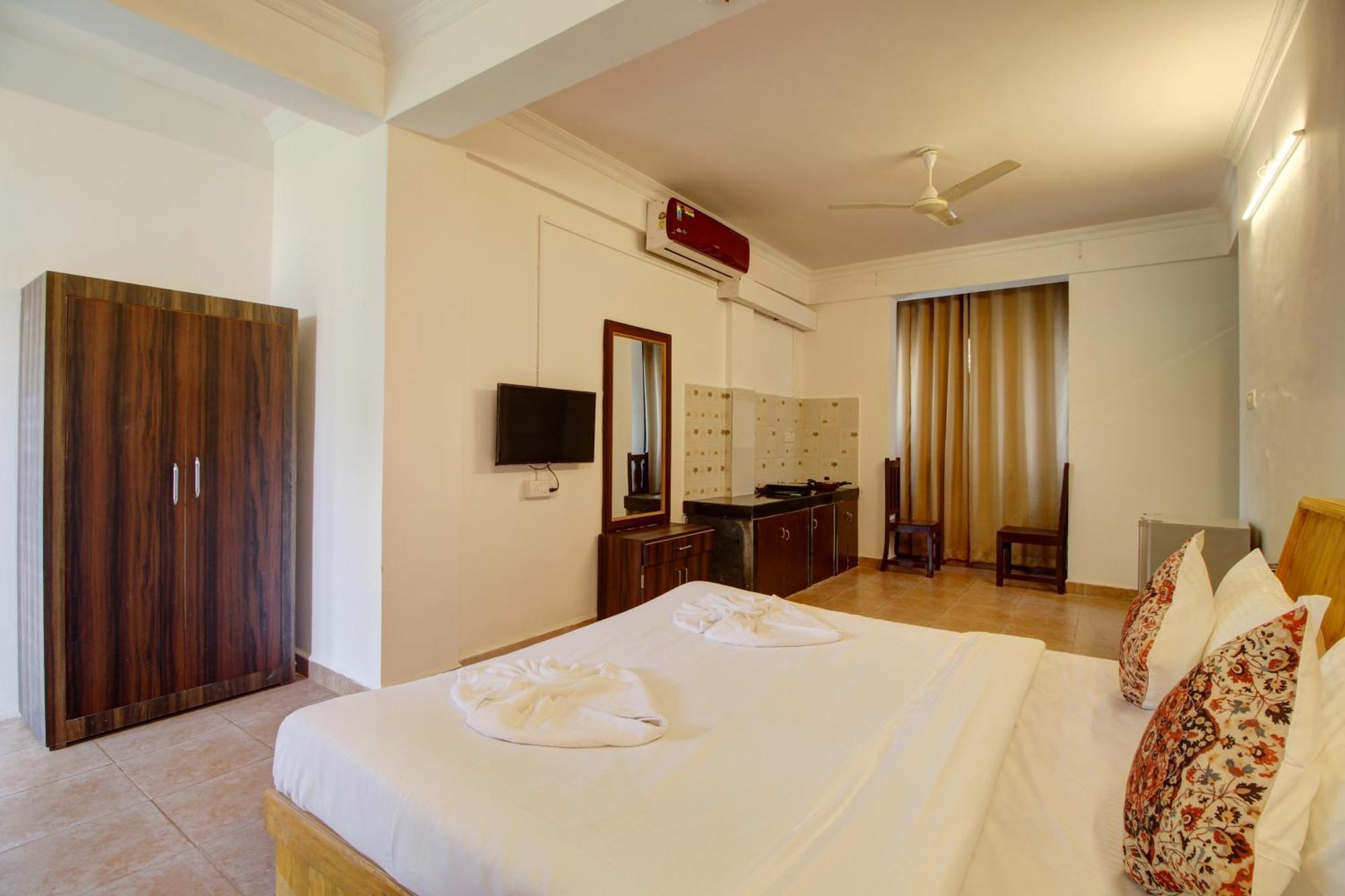 Hotel Pleasure Inn Near Turtle Beach Morjim Manage By Ld Group Of Hospitality ภายนอก รูปภาพ